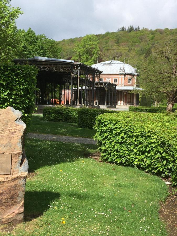 Holiday Home "Les Ancolies " Gite Citadin Spa Bagian luar foto