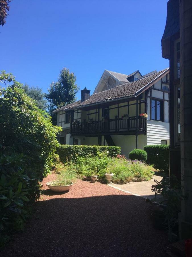 Holiday Home "Les Ancolies " Gite Citadin Spa Bagian luar foto